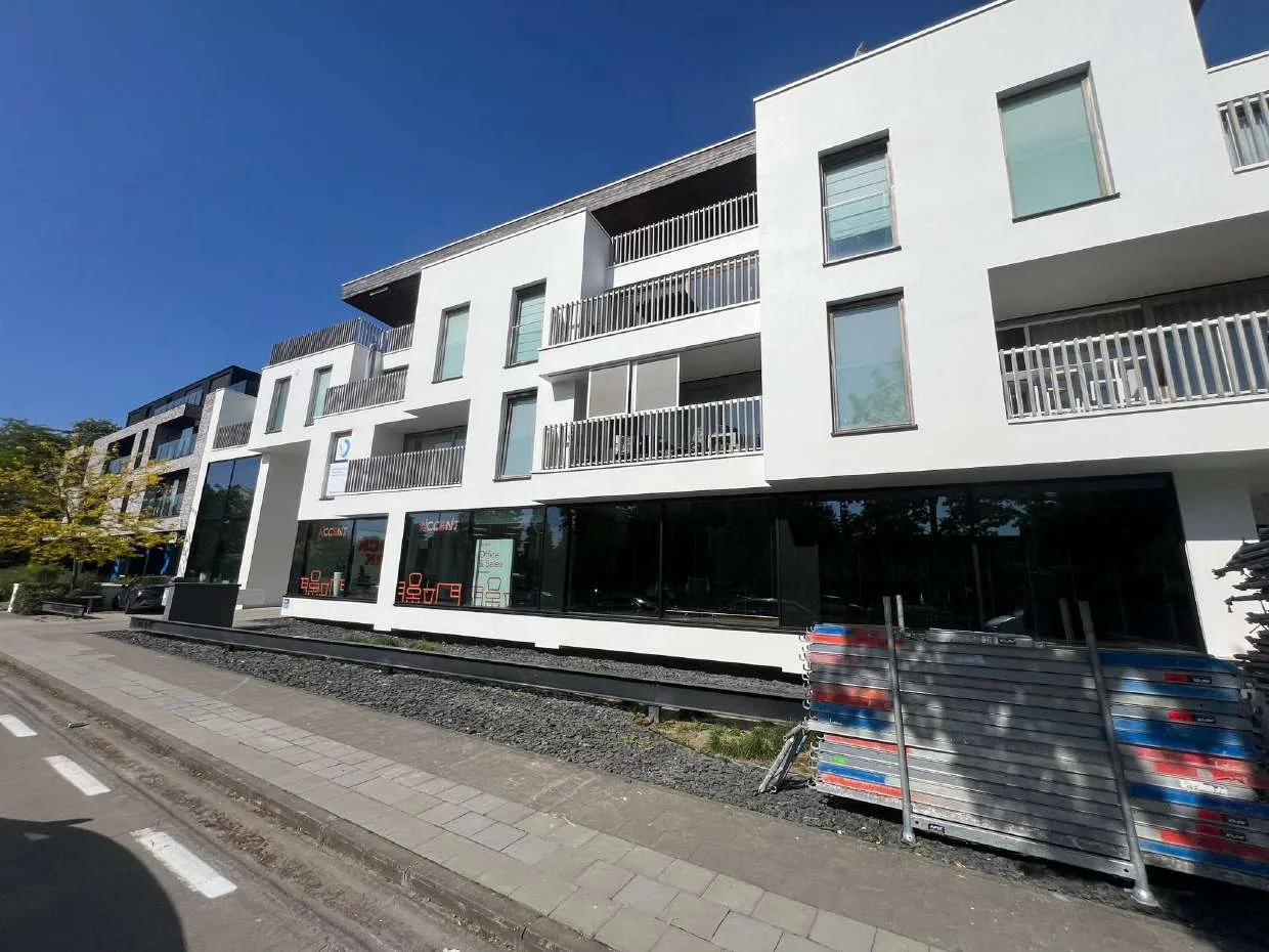 Gevelafwerking aan een grootschalig appartementsproject